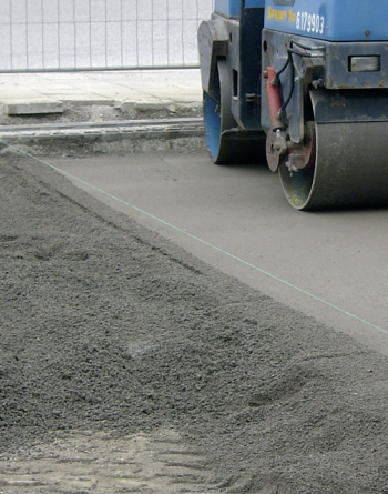 Compacting must be made statically – compaction by vibrations would affect the water permeability.